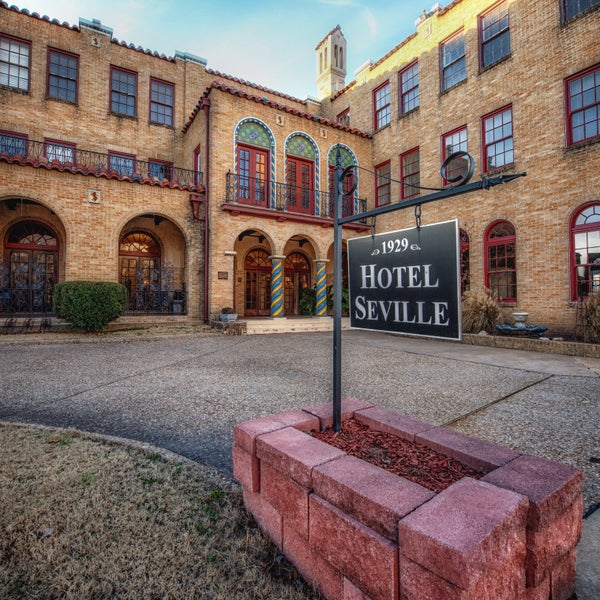 Street view of historic Harrison, AR Hotel Seville